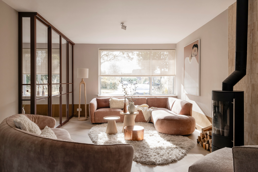 Stylist Marianne maakte een gedurfd plan met meerdere zithoeken voor de twee-onder-een-kapwoning van Mattijn, Irma en hun pubers. 